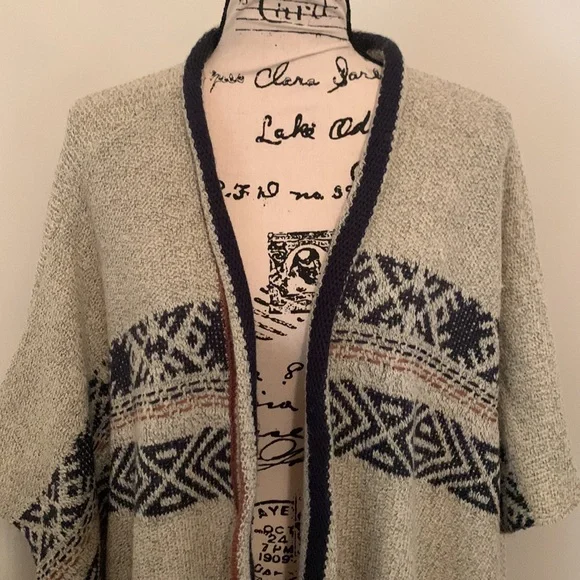 Mystree Sweater Wrap (Tan & Blue) - Picture 2 of 9